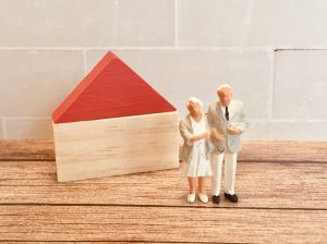 ﻿高齢化社会での不動産売却には成年後見人制度の利用が不可欠！その利用手続きと成年後見人の選任について