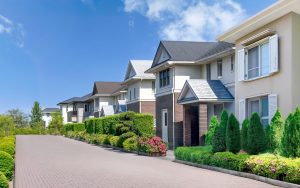 越境・擁壁・私道物件…戸建売却でトラブルになりやすいリスクについて